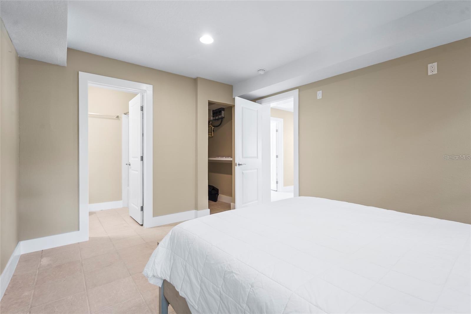 111 FAUBEL ST, SARASOTA, FL, 34242