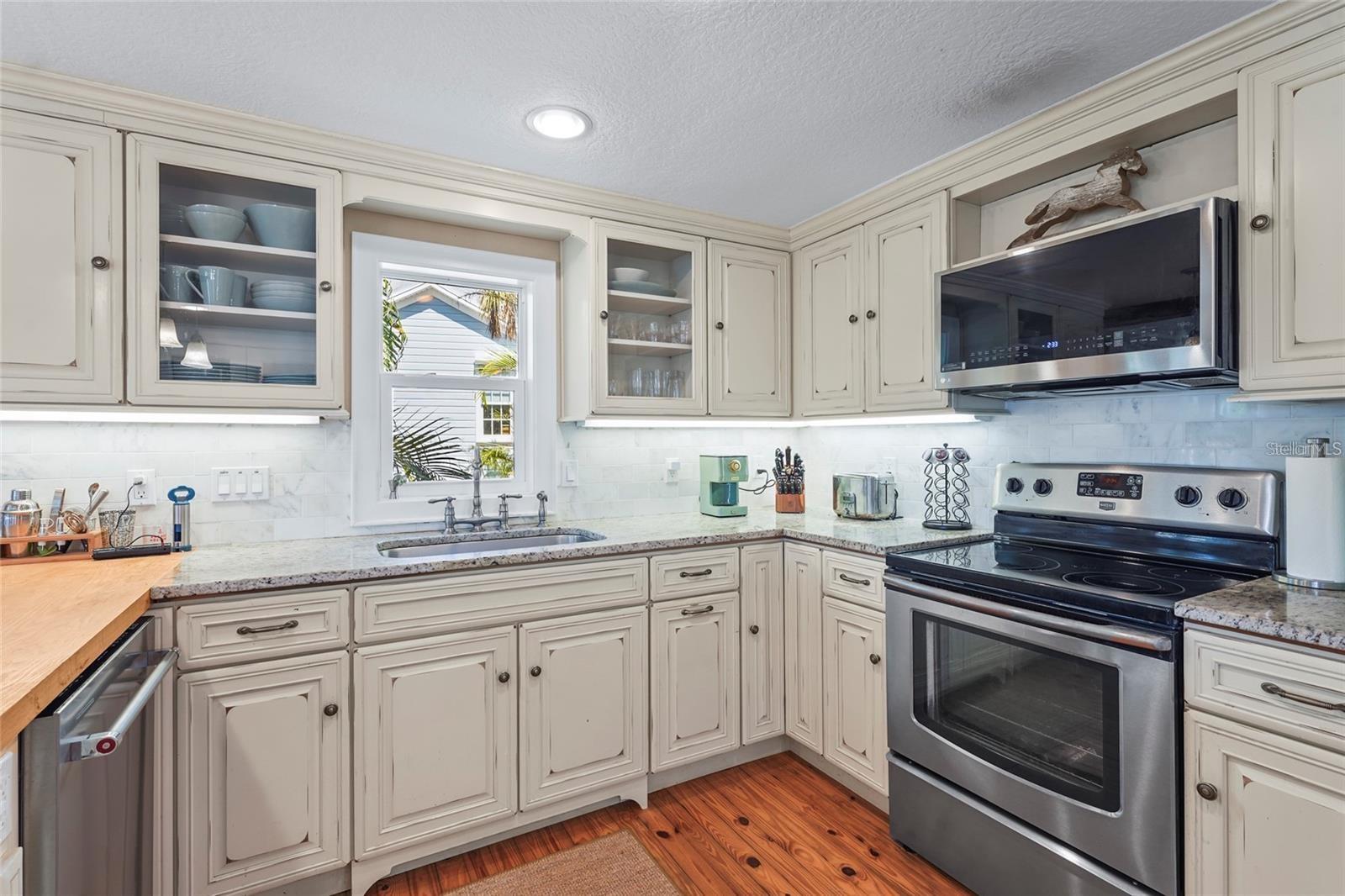 111 FAUBEL ST, SARASOTA, FL, 34242