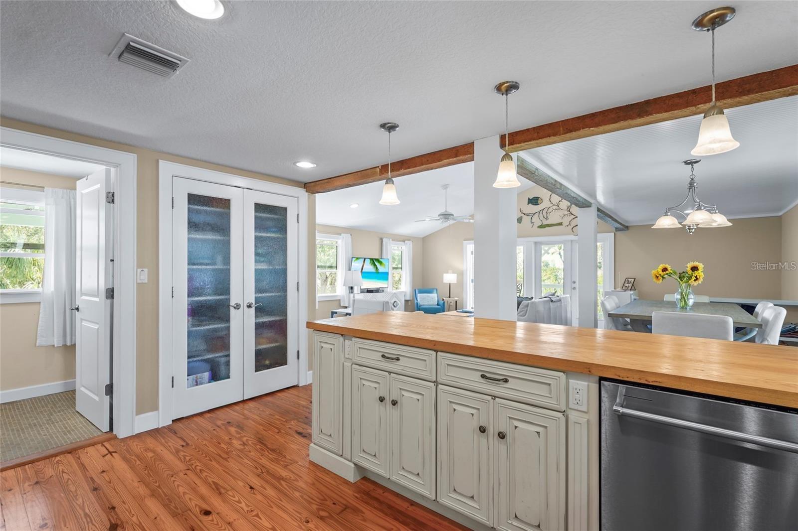 111 FAUBEL ST, SARASOTA, FL, 34242