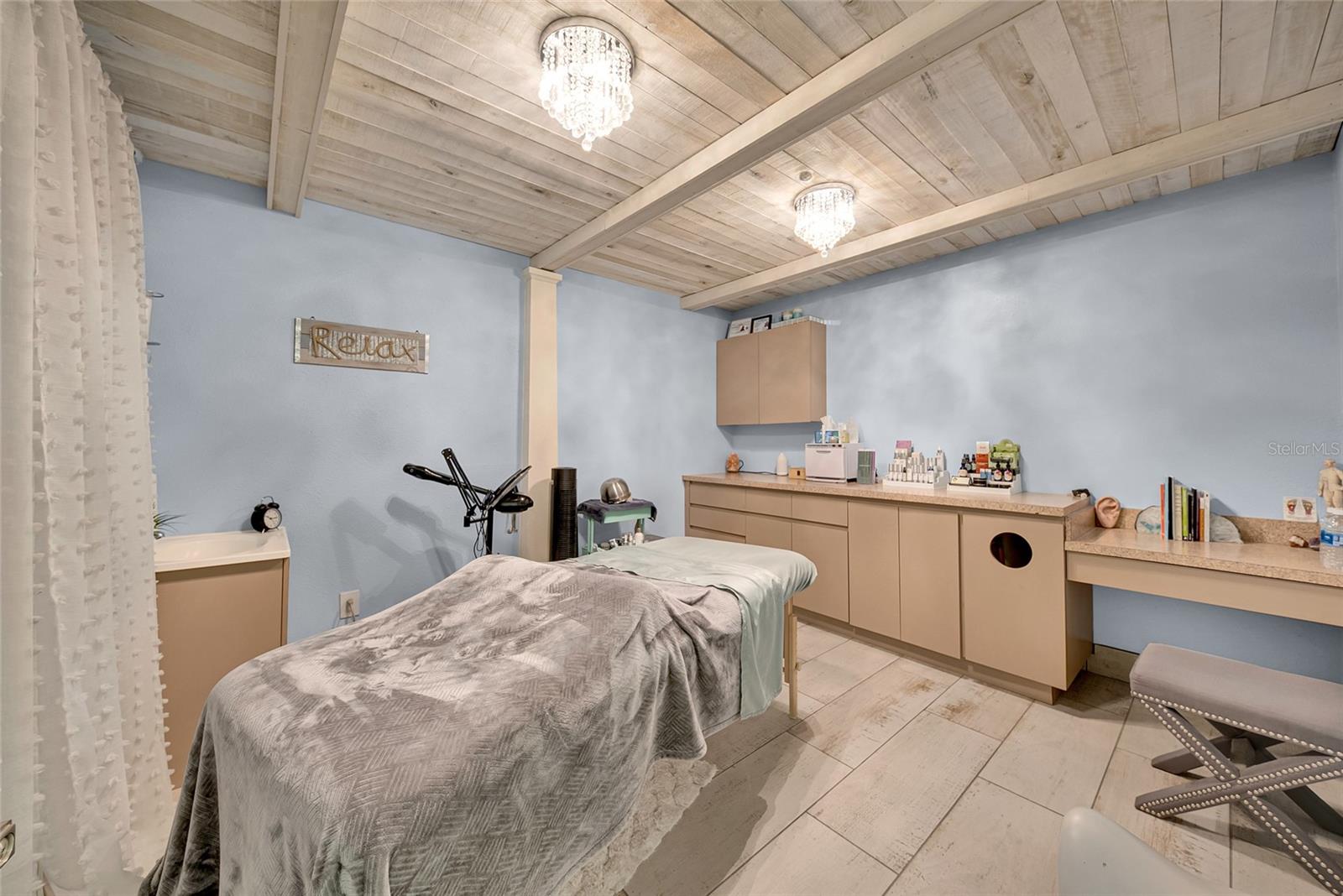 2130 W BAY DR, LARGO, FL, 33770