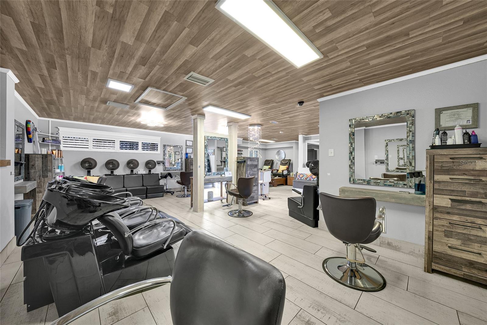 2130 W BAY DR, LARGO, FL, 33770