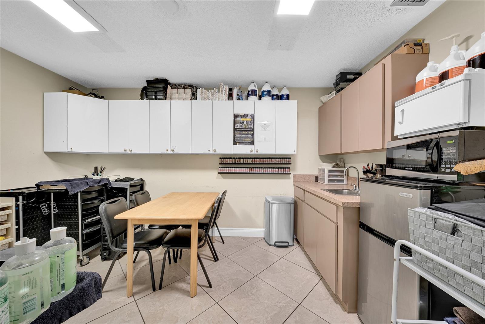 2130 W BAY DR, LARGO, FL, 33770