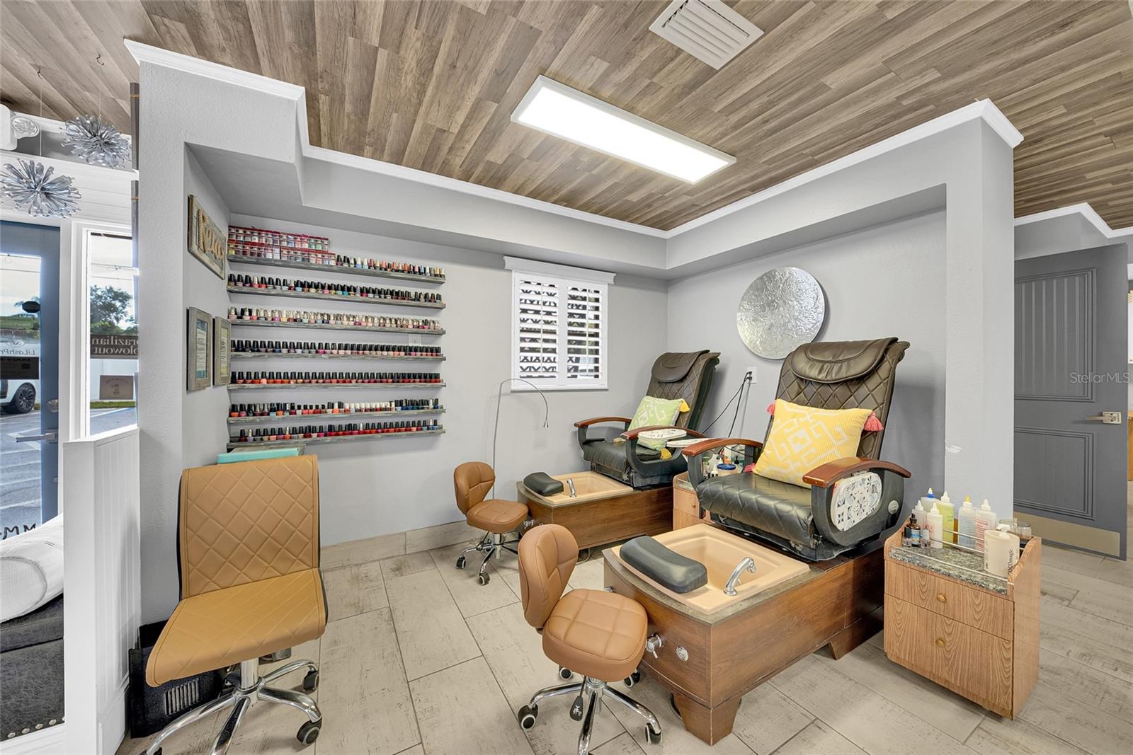 2130 W BAY DR, LARGO, FL, 33770