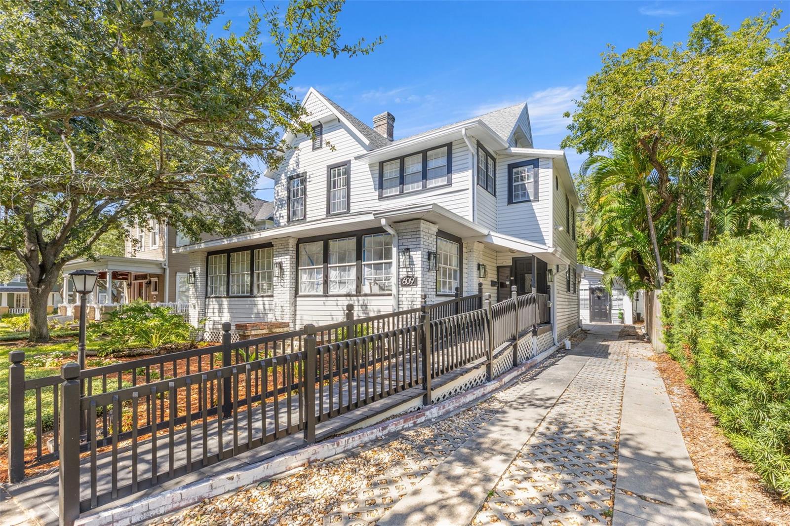 609 W AZEELE ST, TAMPA, FL, 33606