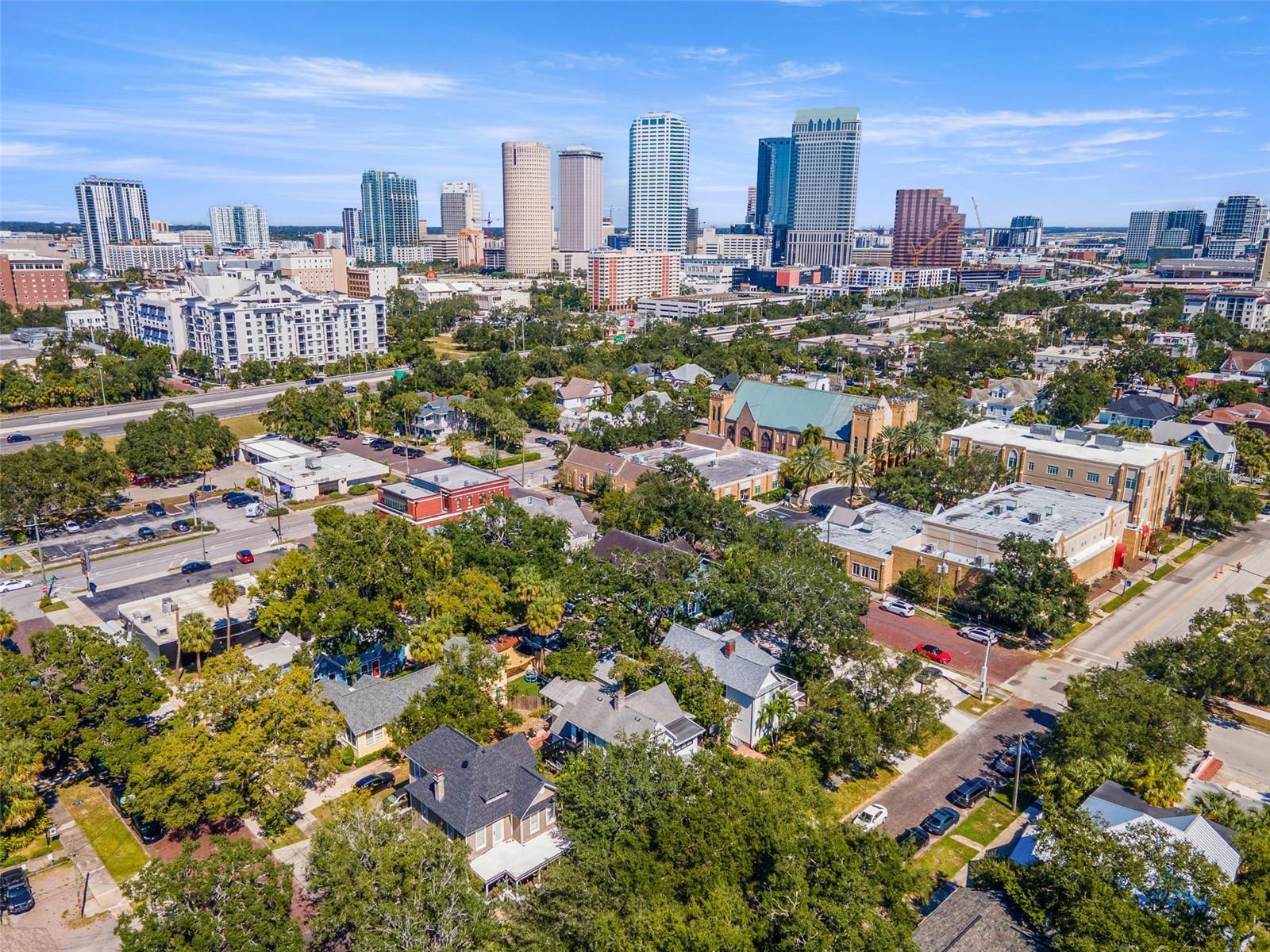 609 W AZEELE ST, TAMPA, FL, 33606