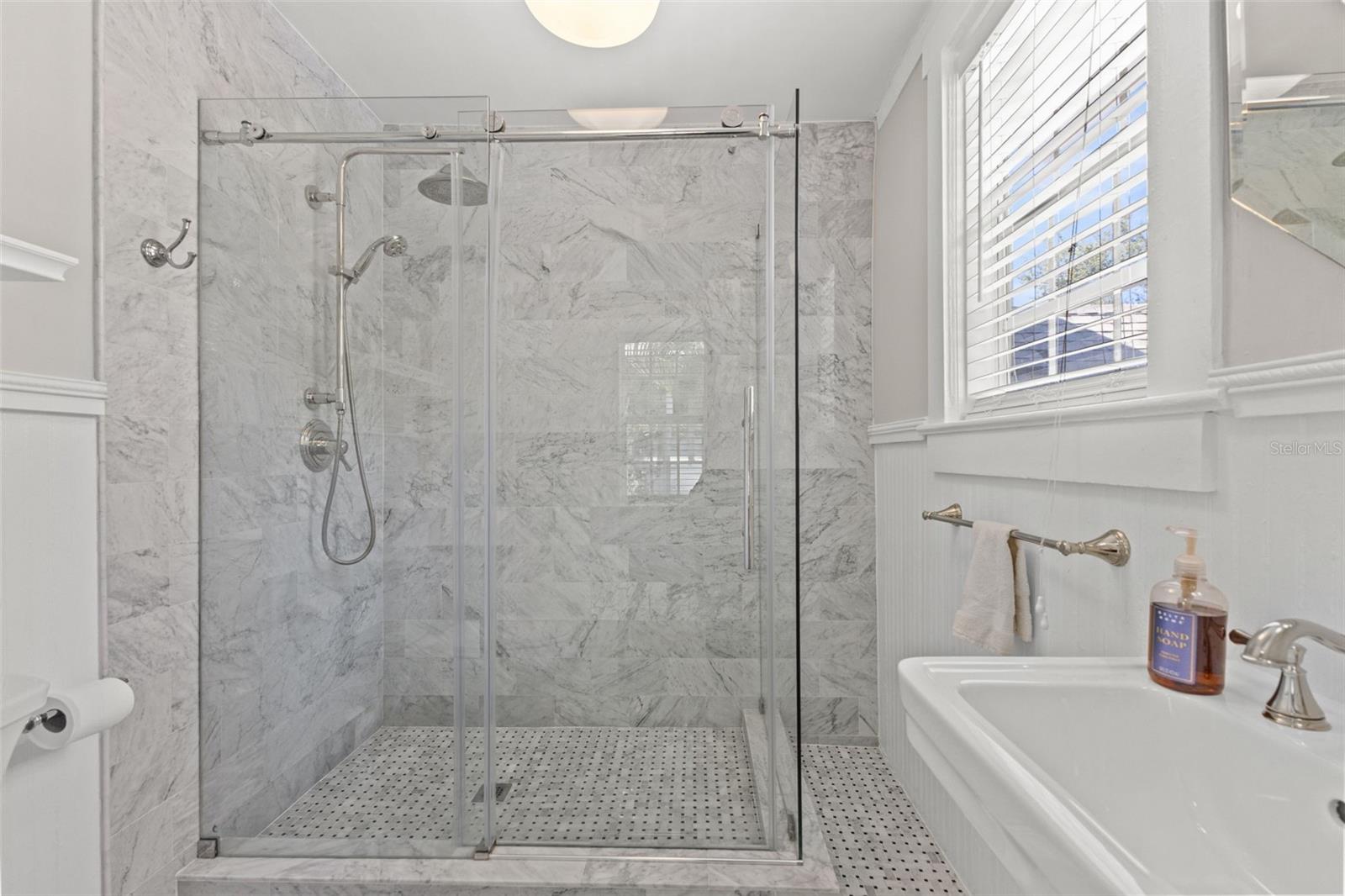 609 W AZEELE ST, TAMPA, FL, 33606