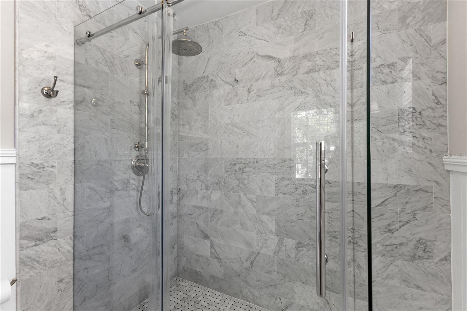 609 W AZEELE ST, TAMPA, FL, 33606