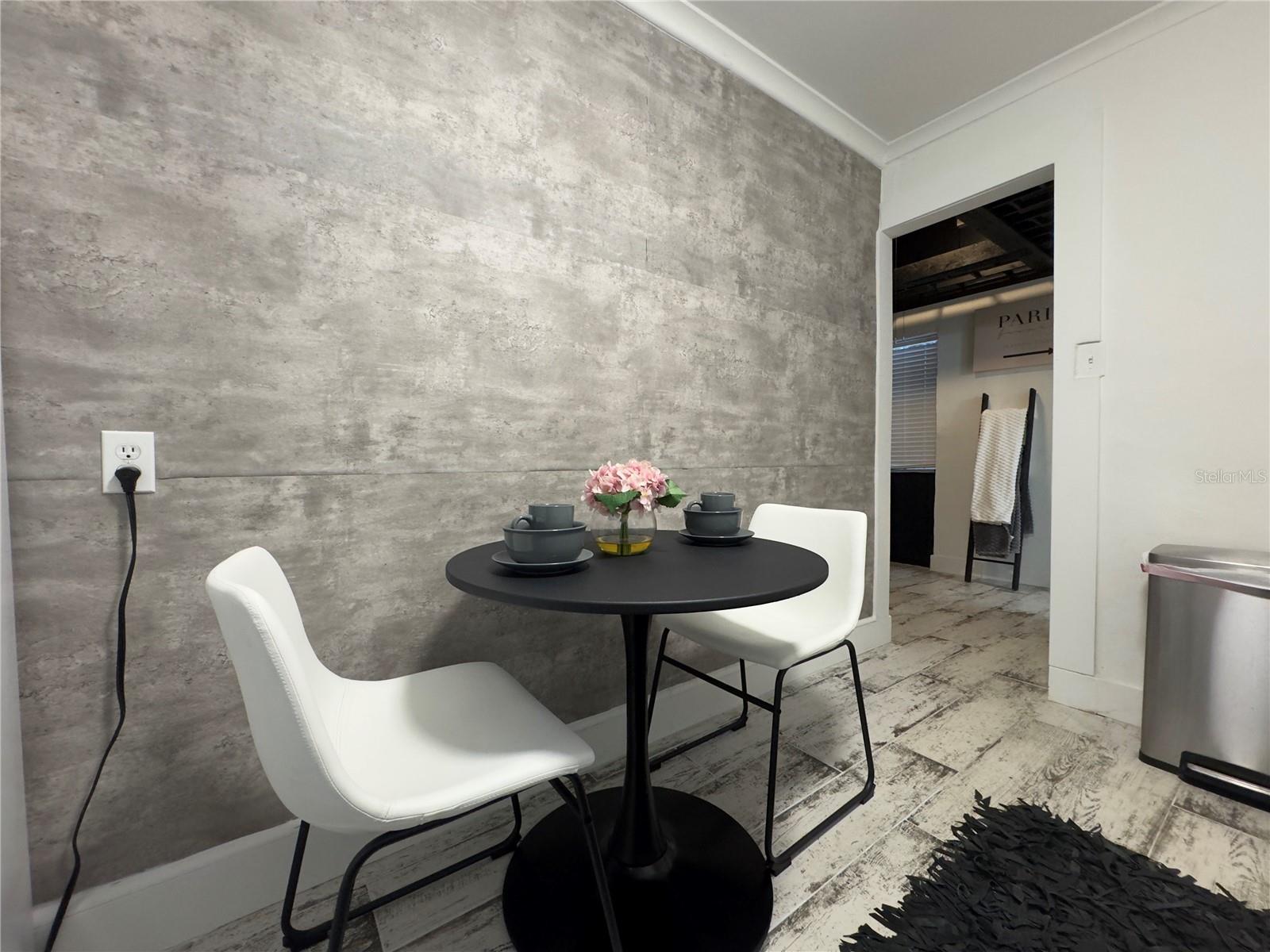 609 W AZEELE ST, TAMPA, FL, 33606