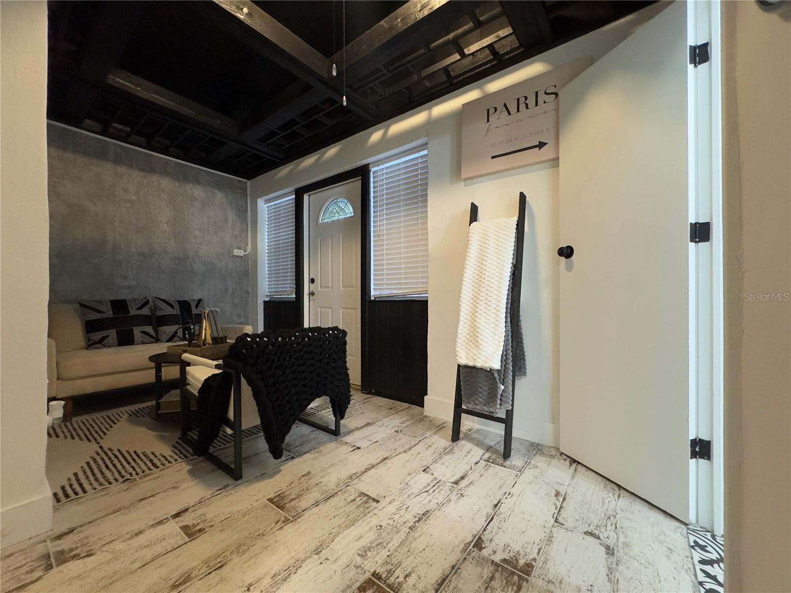 609 W AZEELE ST, TAMPA, FL, 33606