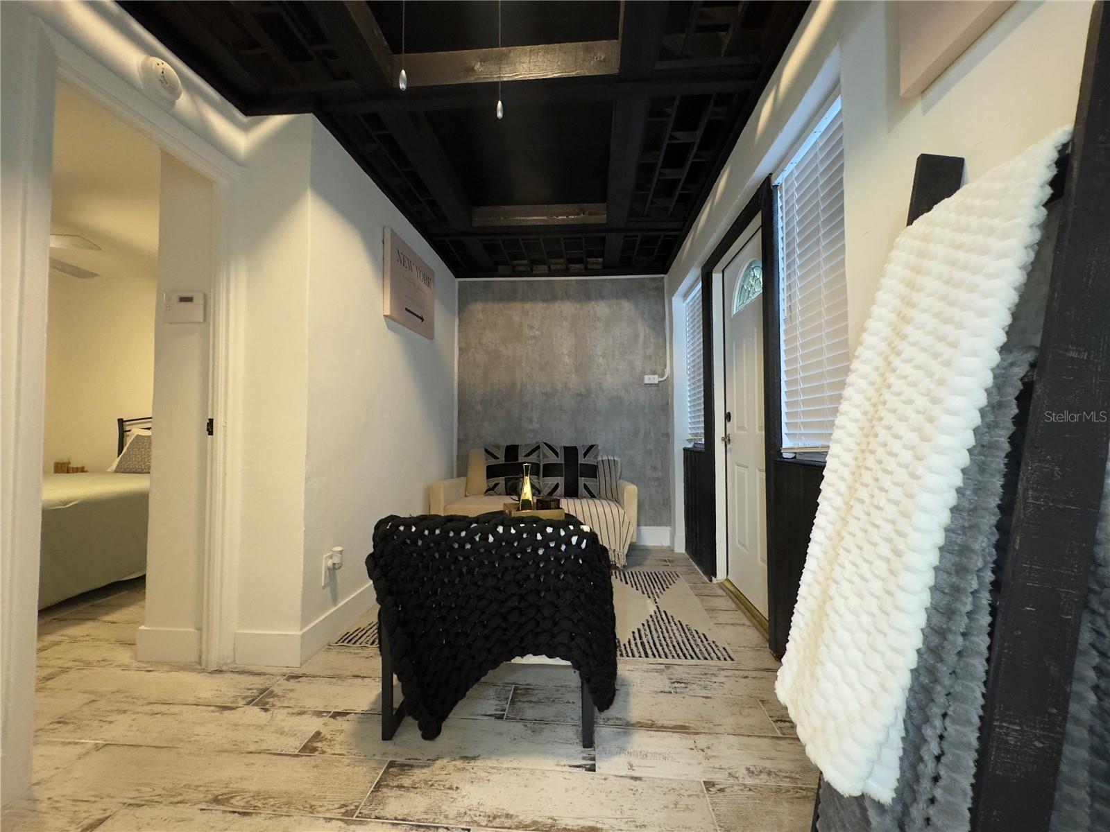 609 W AZEELE ST, TAMPA, FL, 33606