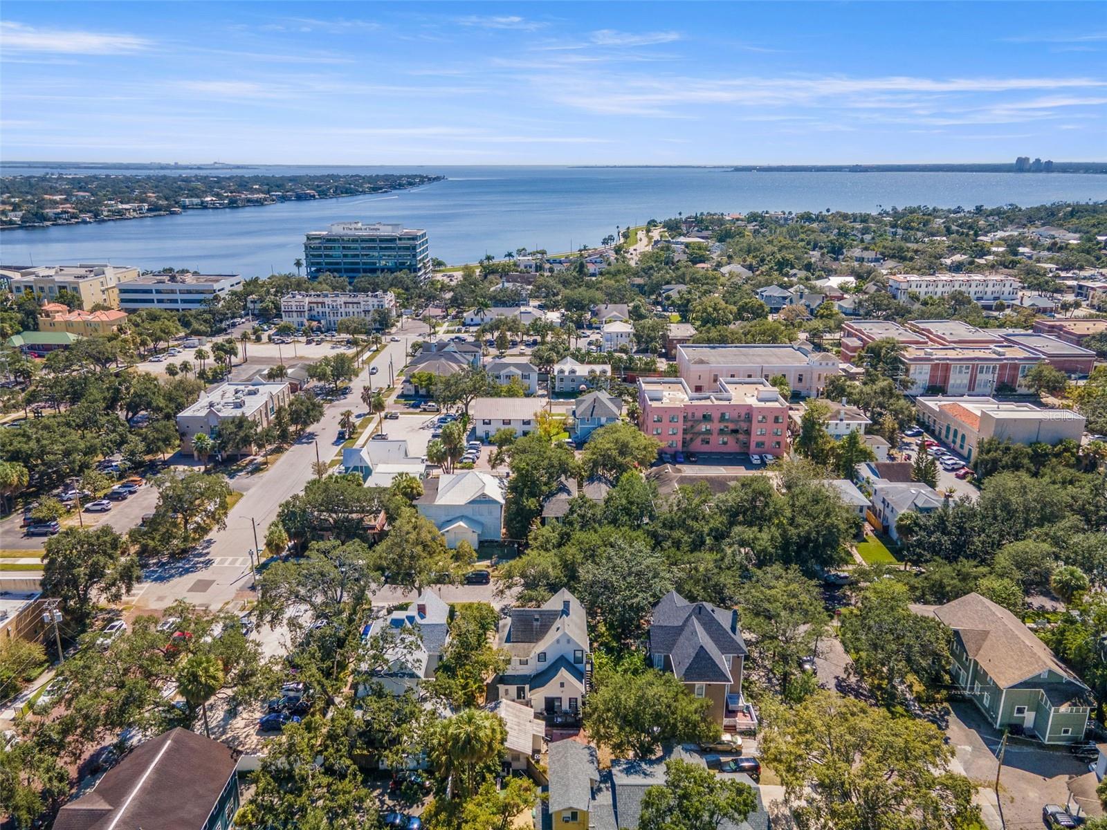 609 W AZEELE ST, TAMPA, FL, 33606