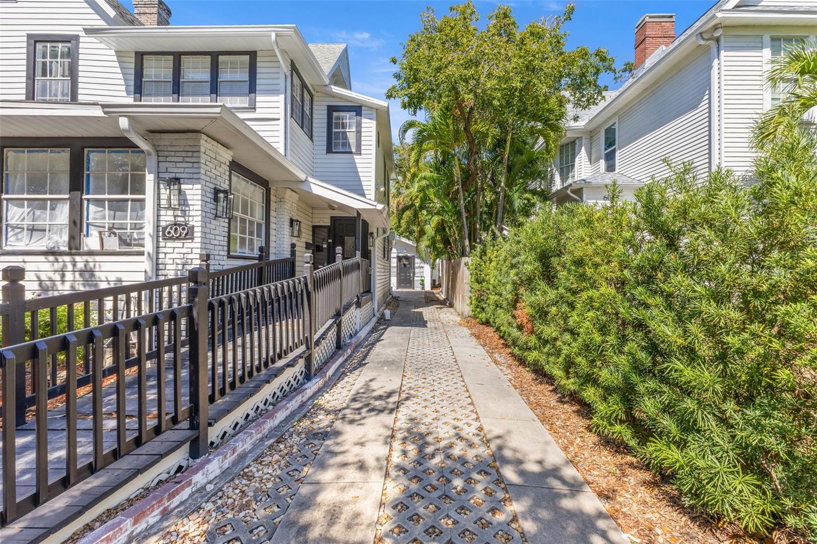 609 W AZEELE ST, TAMPA, FL, 33606