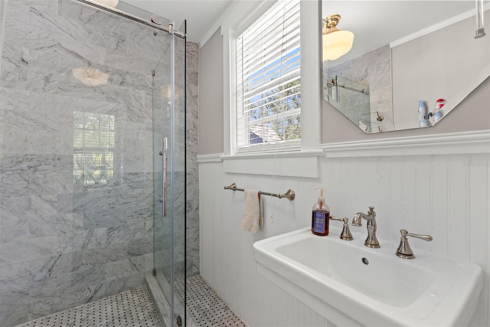 609 W AZEELE ST, TAMPA, FL, 33606