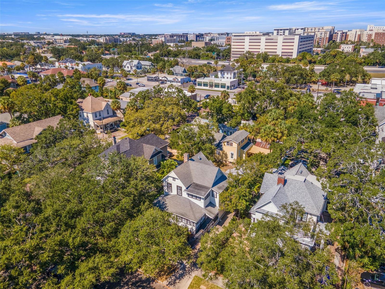 609 W AZEELE ST, TAMPA, FL, 33606