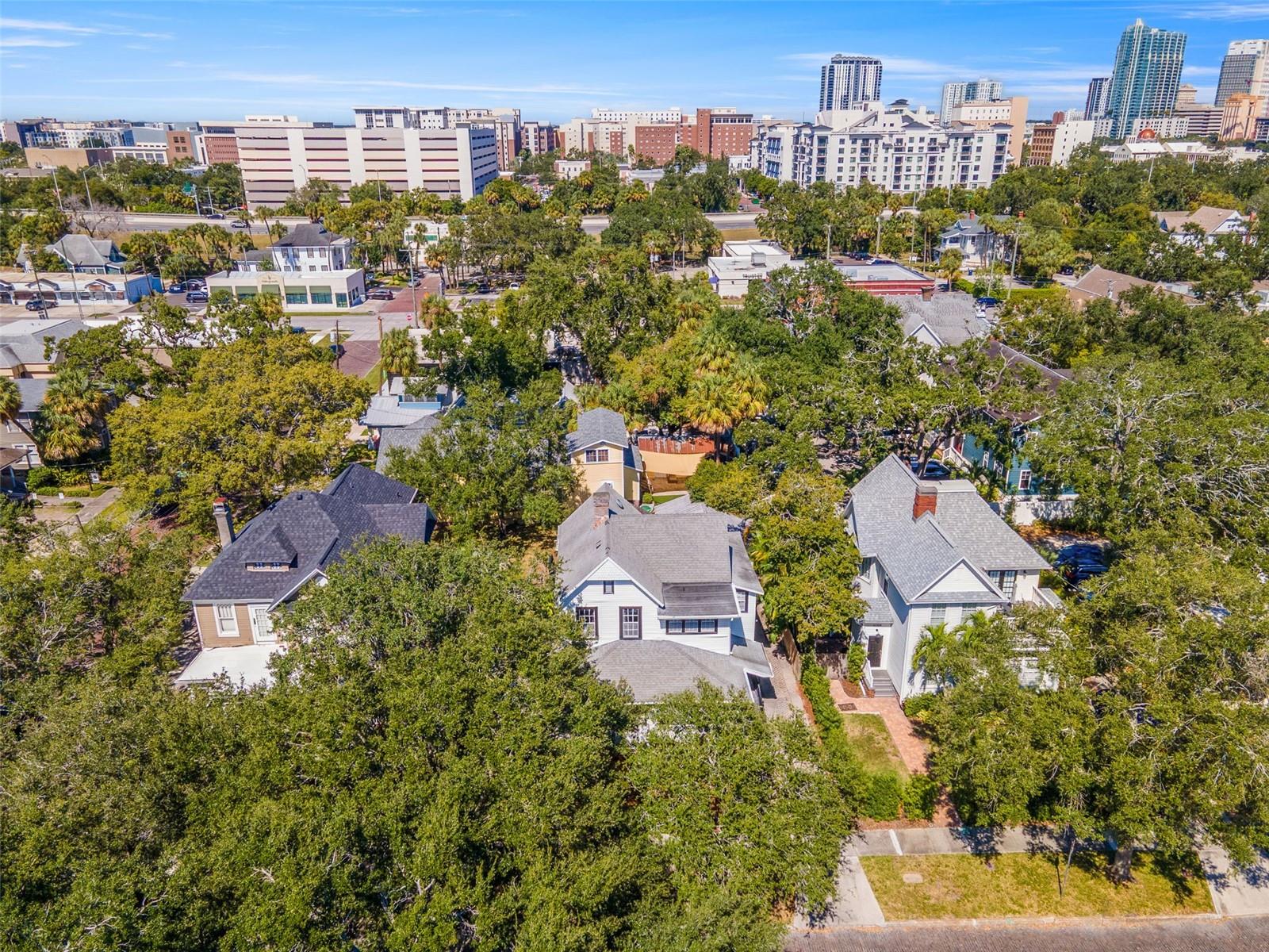 609 W AZEELE ST, TAMPA, FL, 33606