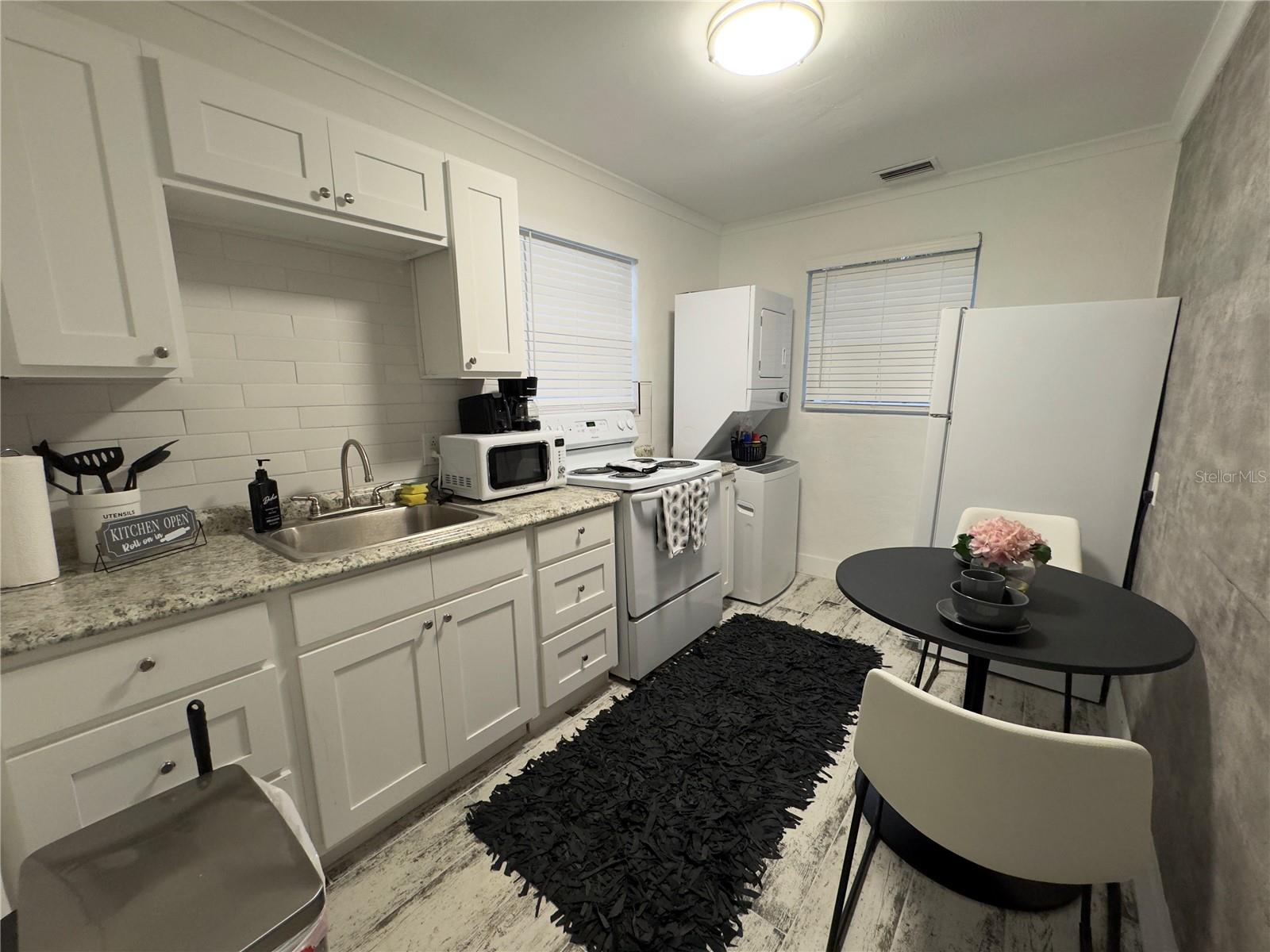 609 W AZEELE ST, TAMPA, FL, 33606