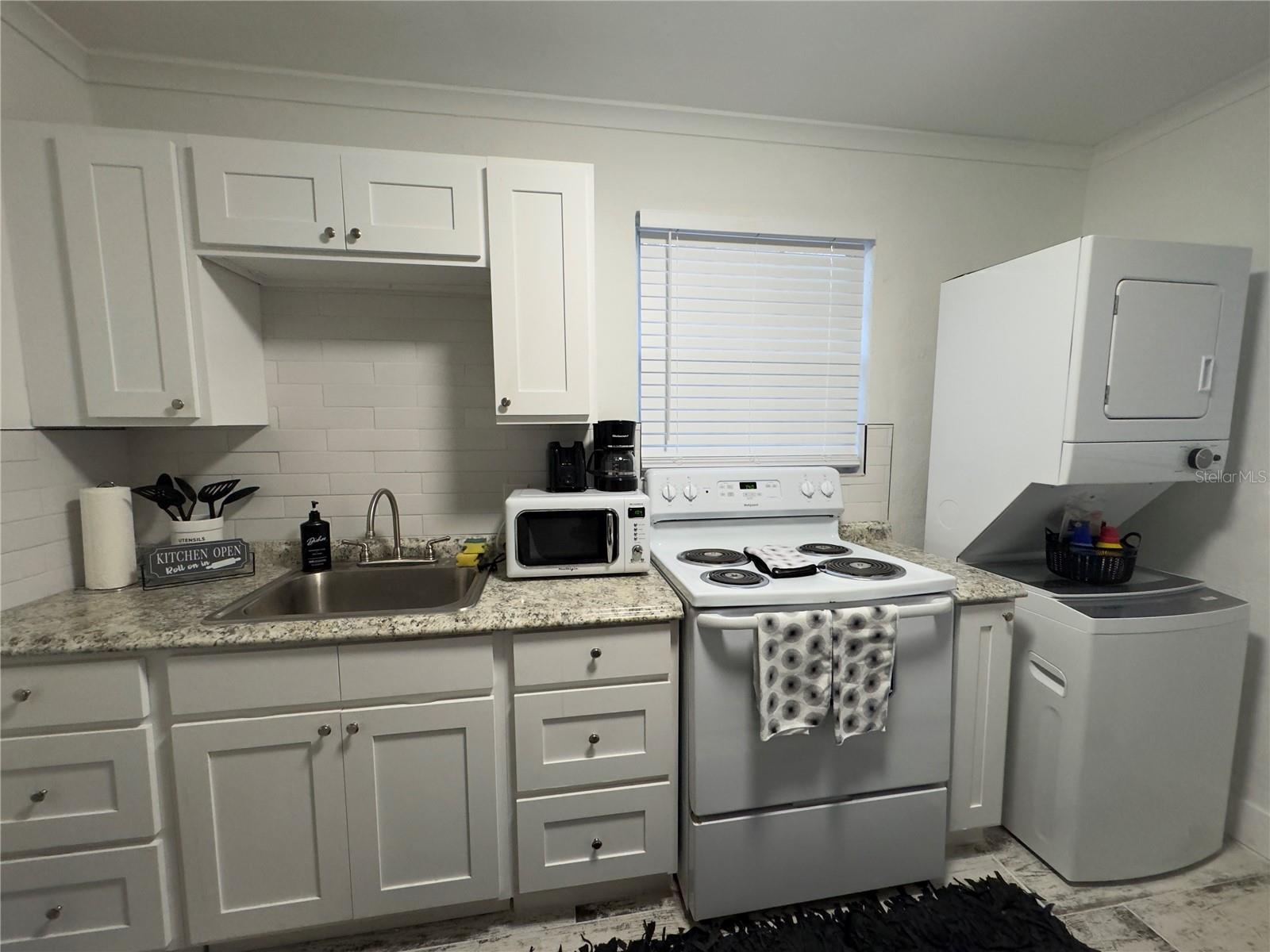 609 W AZEELE ST, TAMPA, FL, 33606