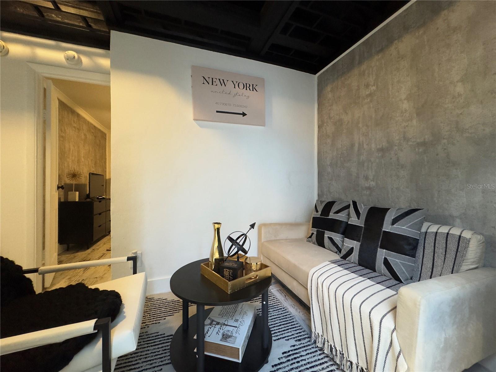 609 W AZEELE ST, TAMPA, FL, 33606