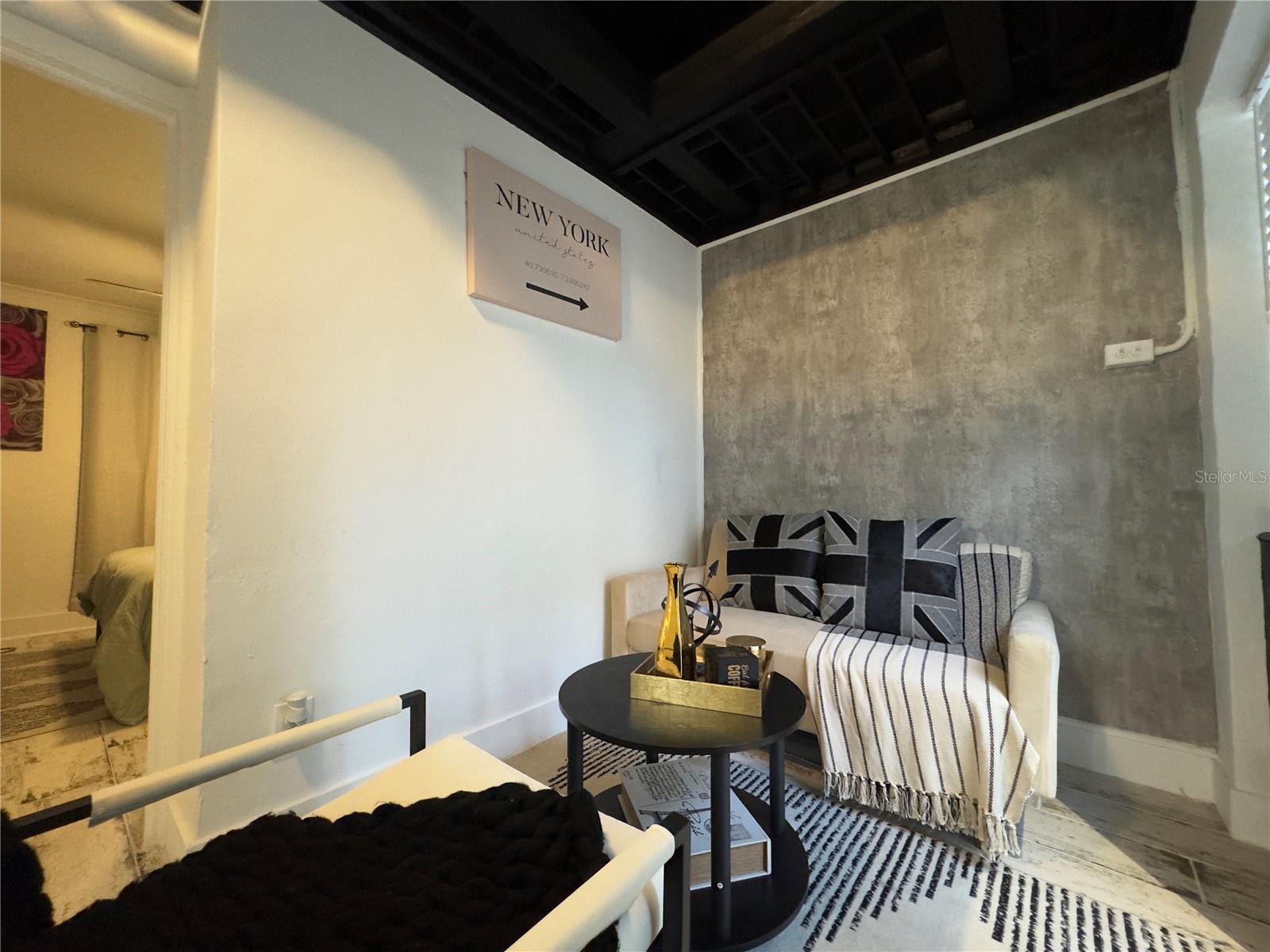 609 W AZEELE ST, TAMPA, FL, 33606