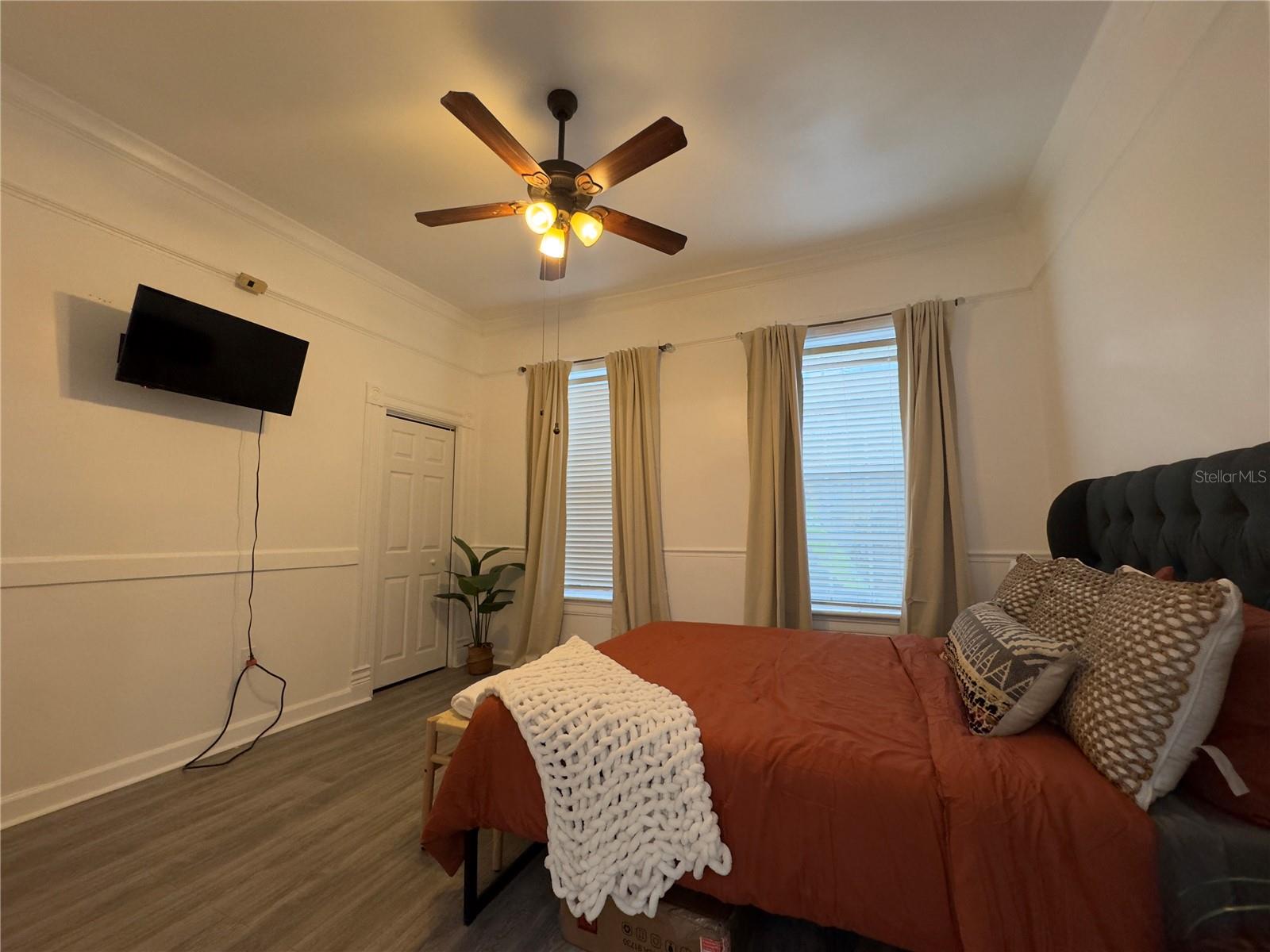 609 W AZEELE ST, TAMPA, FL, 33606