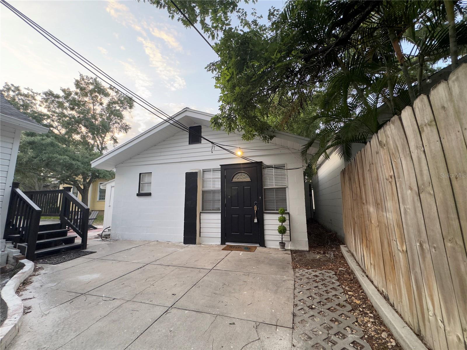 609 W AZEELE ST, TAMPA, FL, 33606