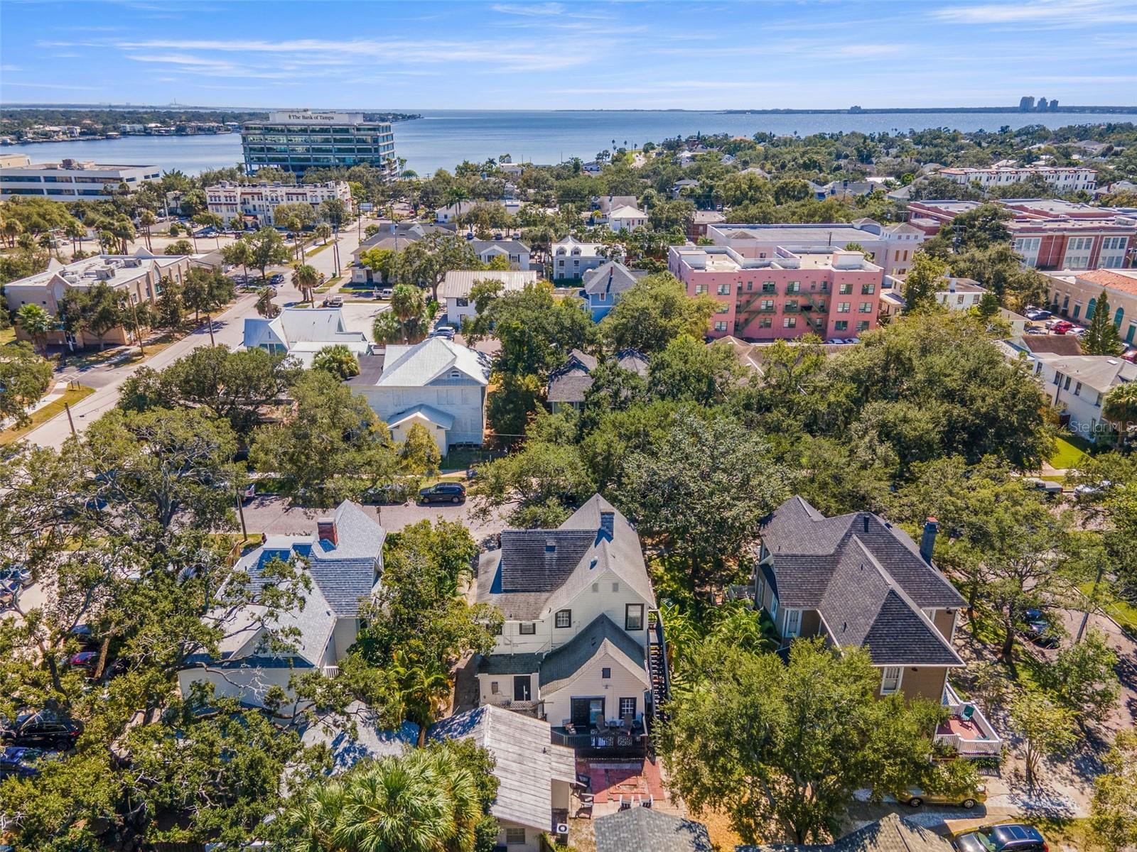 609 W AZEELE ST, TAMPA, FL, 33606