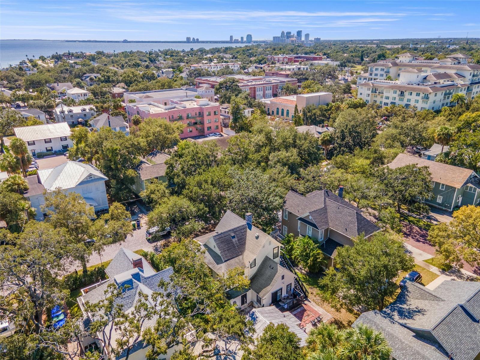 609 W AZEELE ST, TAMPA, FL, 33606