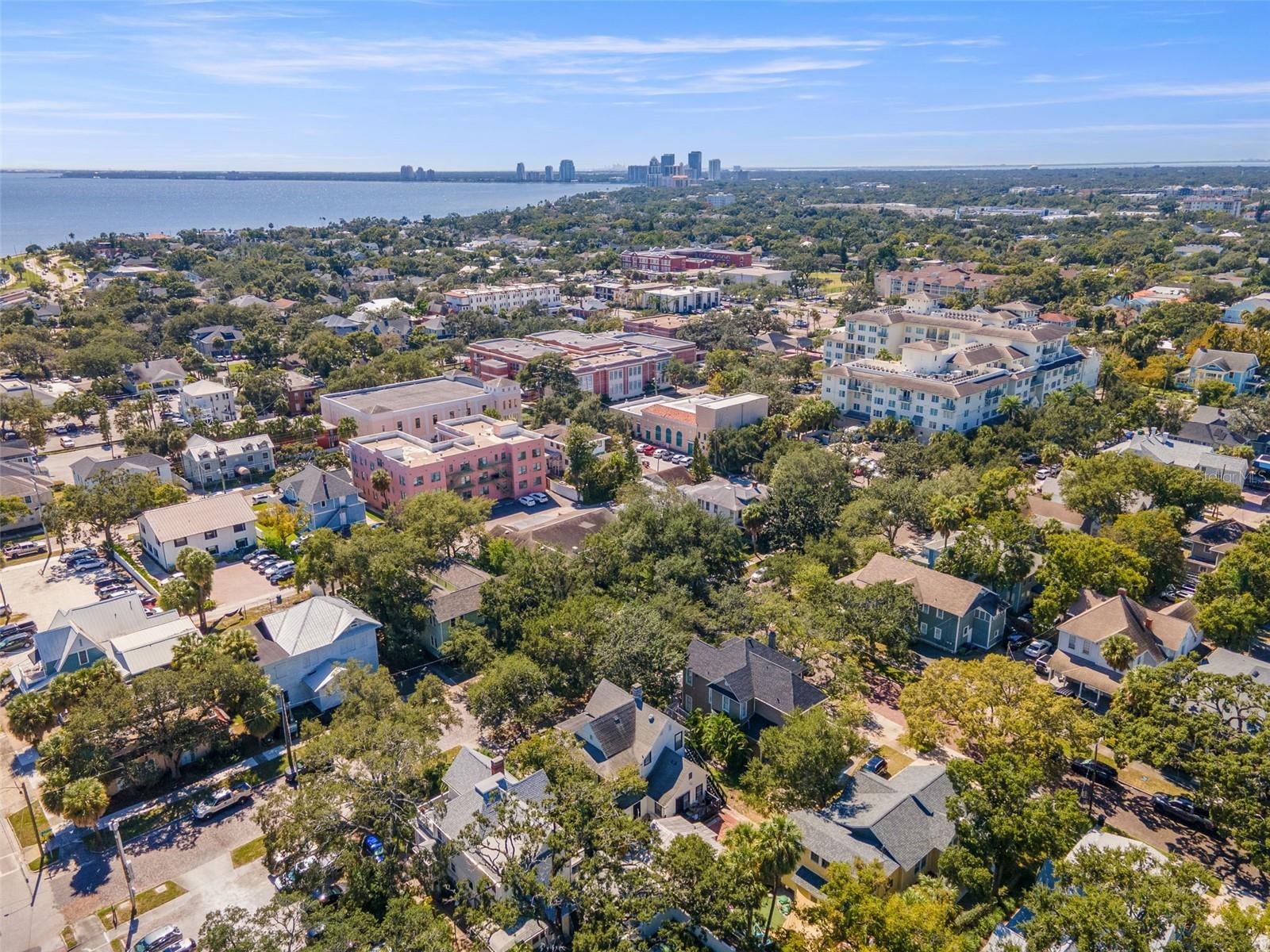 609 W AZEELE ST, TAMPA, FL, 33606