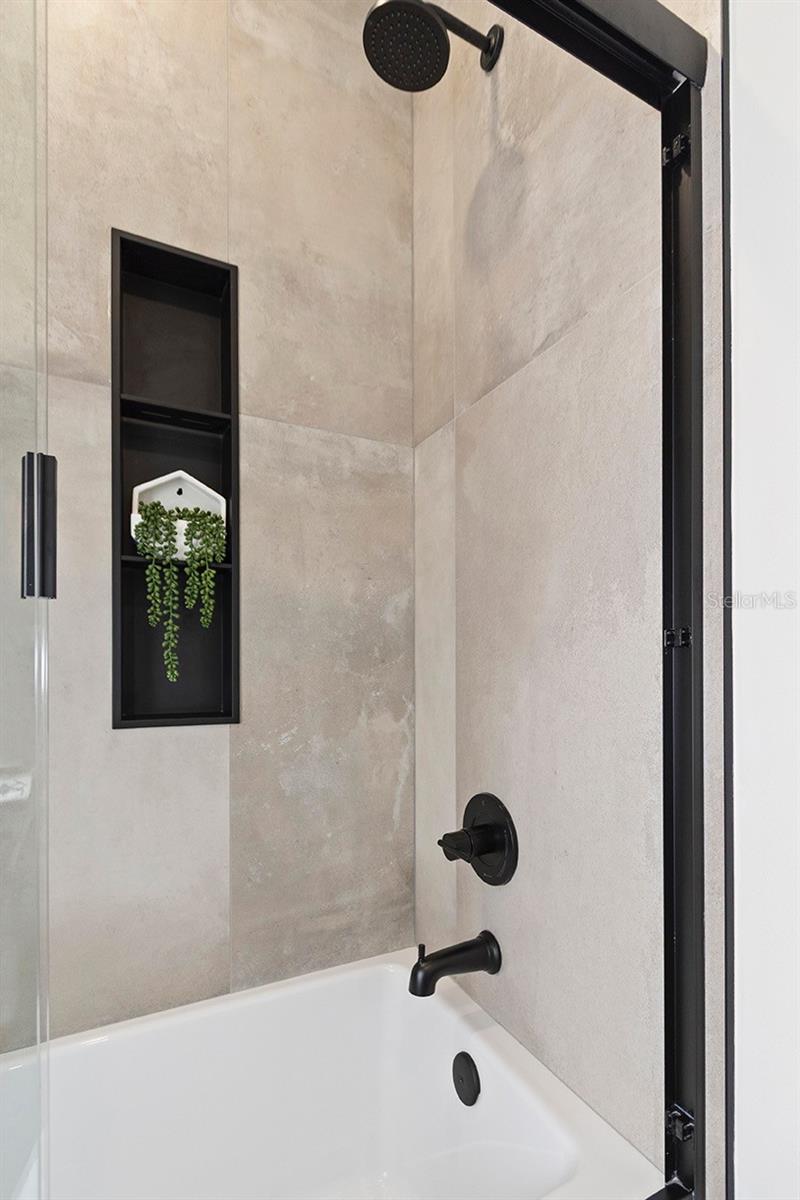 8103 N KLONDYKE ST, TAMPA, FL, 33604