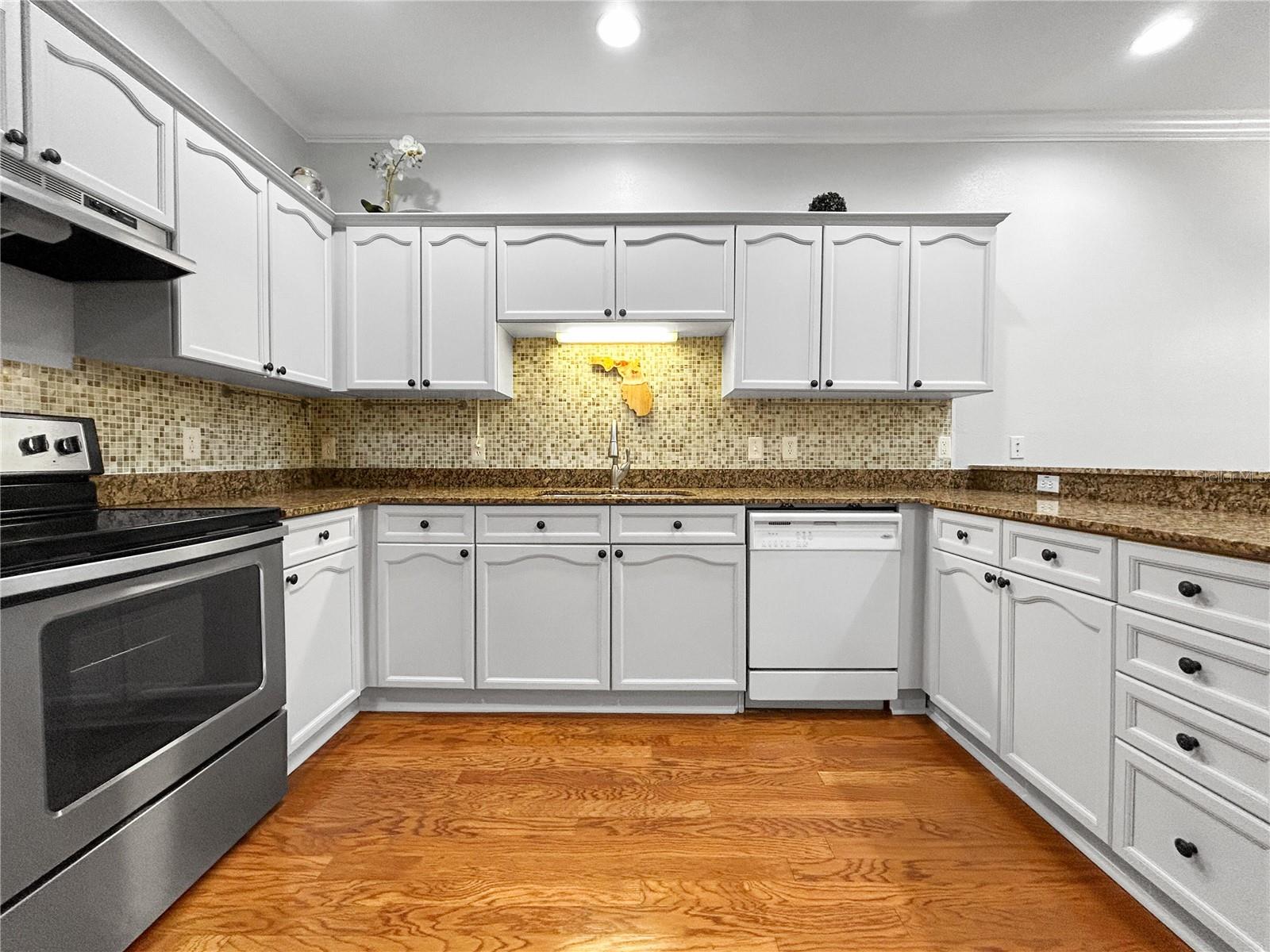 254 VALENCIA CIR, ST PETERSBURG, FL, 33716