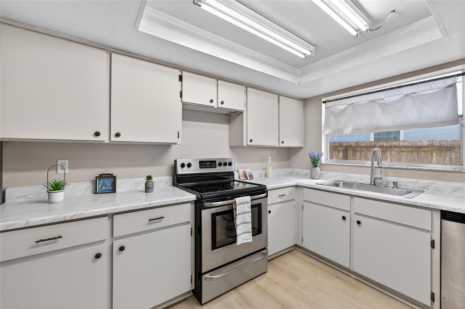 1712 VILLAGE CT, BRANDON, FL, 33511