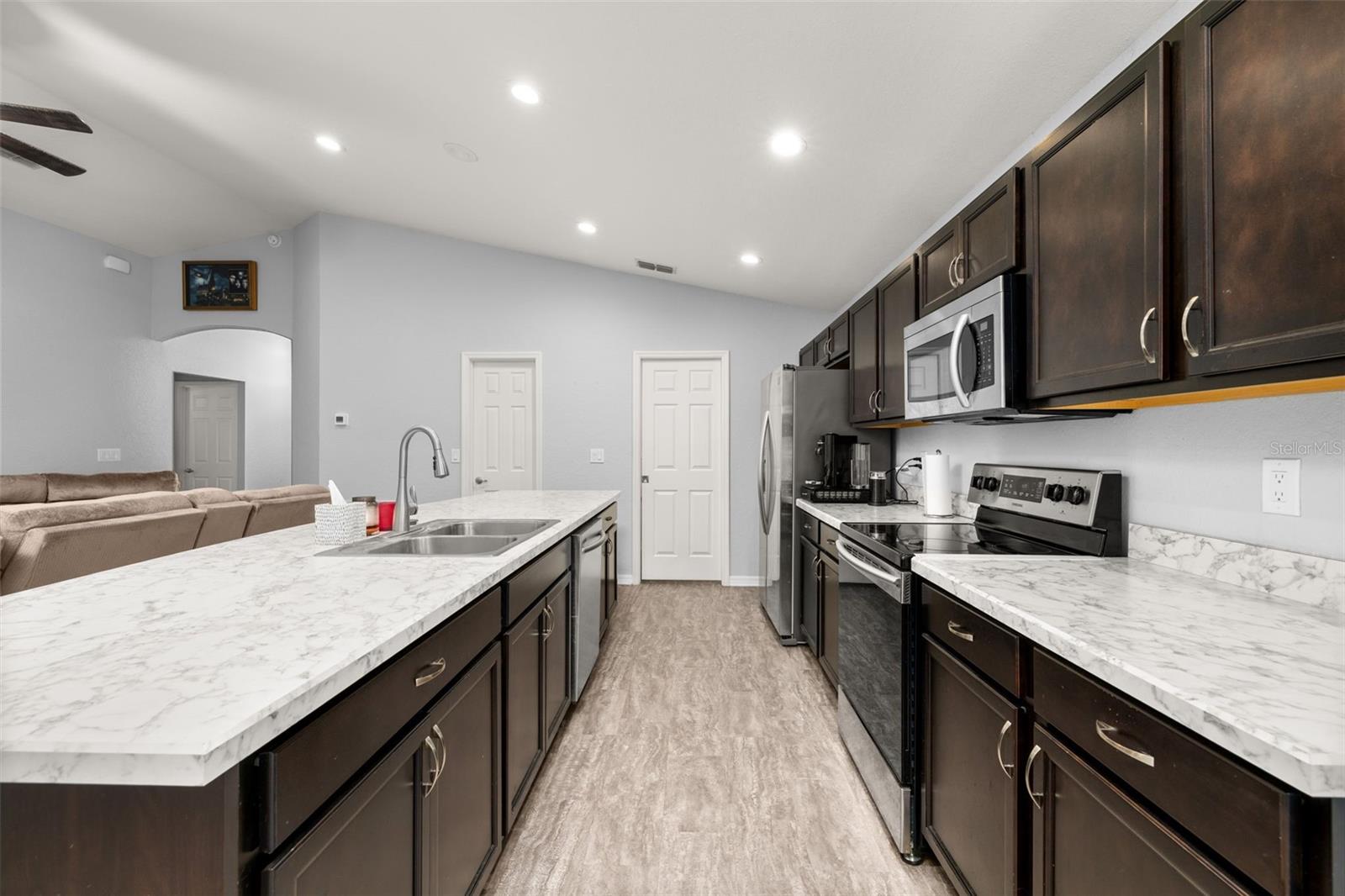 1052 RIVERSHORE AVE, LAKELAND, FL, 33809