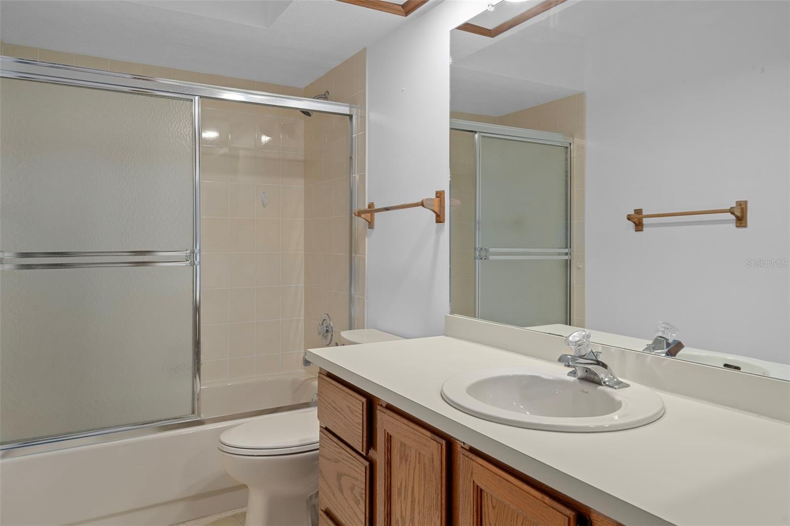 Upper Level Guest Bath with Tub