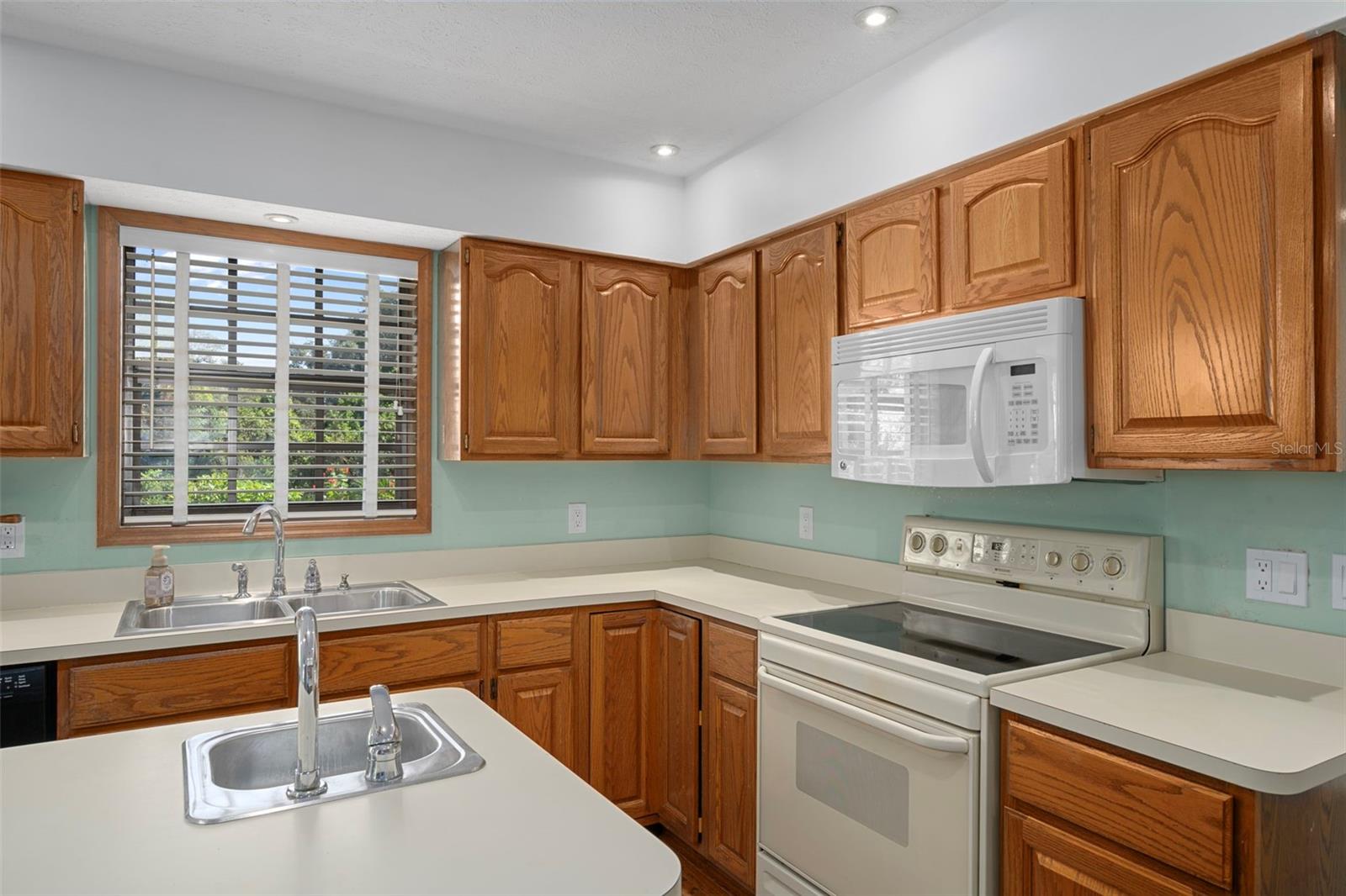 Kitchen with Island Prep Sink