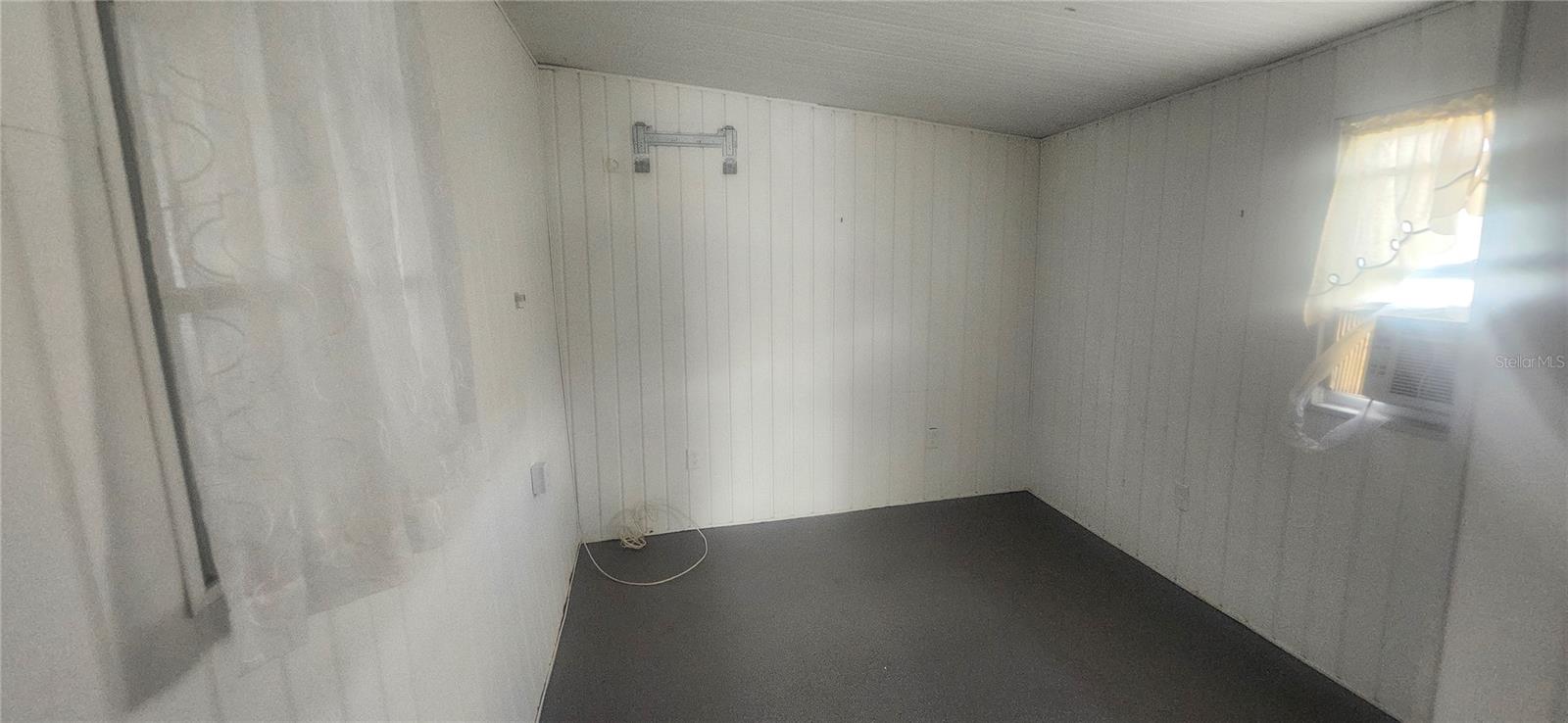 W7880081 Property Photo