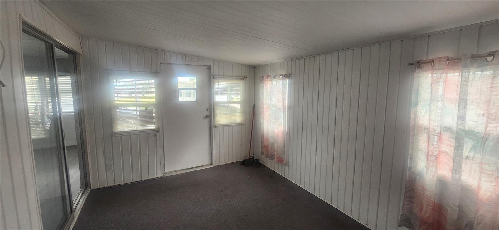 W7880081 Property Photo