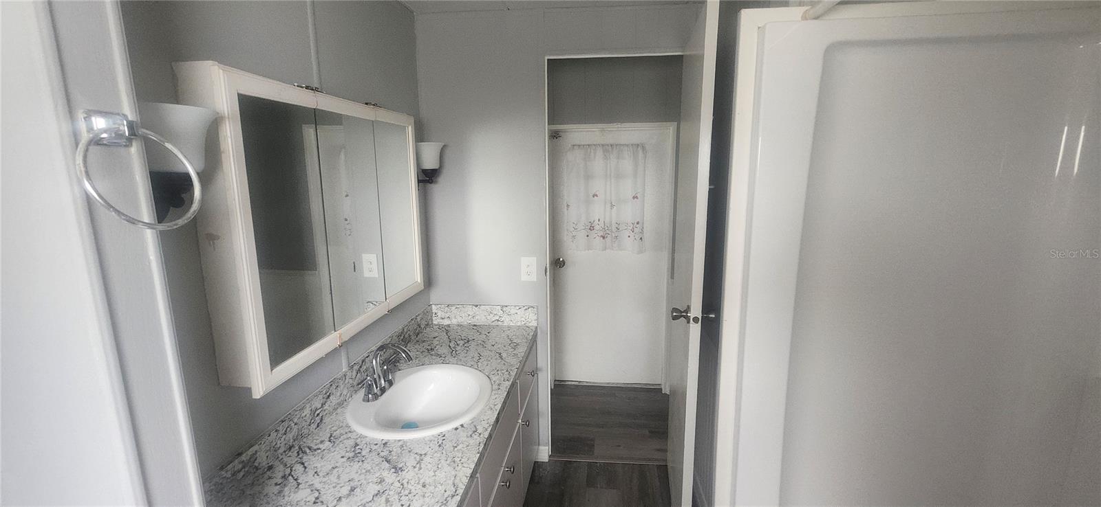 W7880081 Property Photo