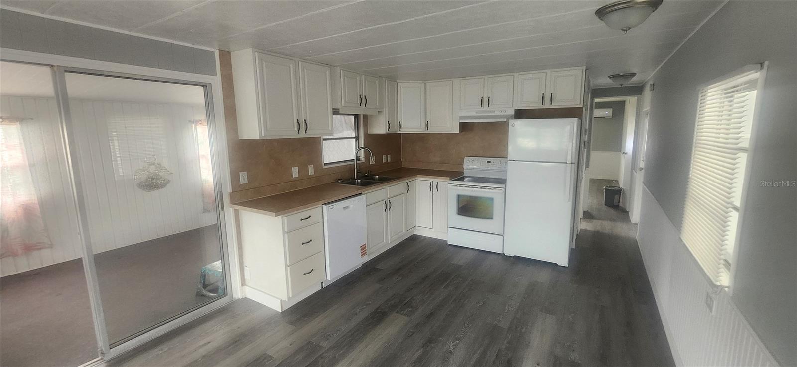 W7880081 Property Photo