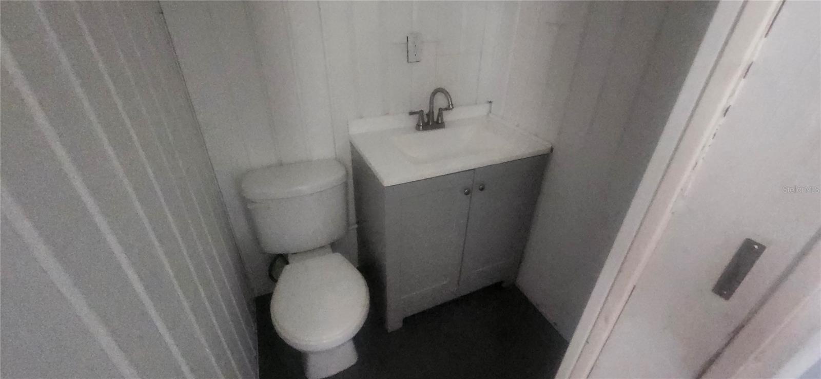 W7880081 Property Photo