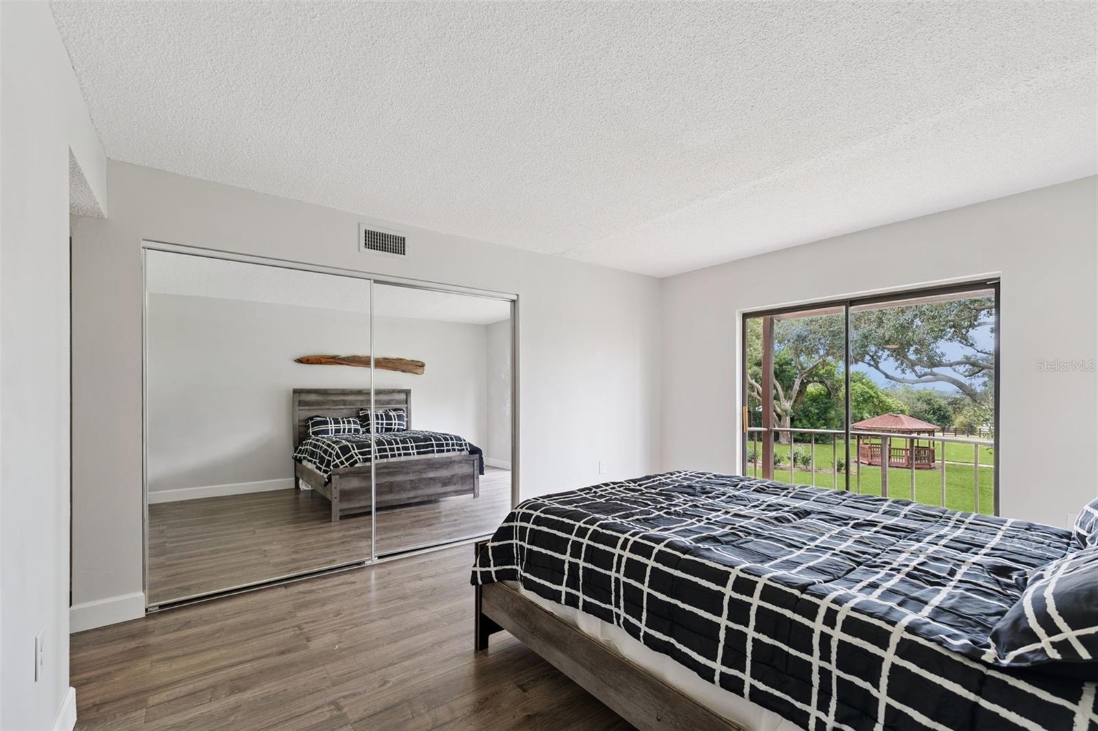 P4936783 Property Photo