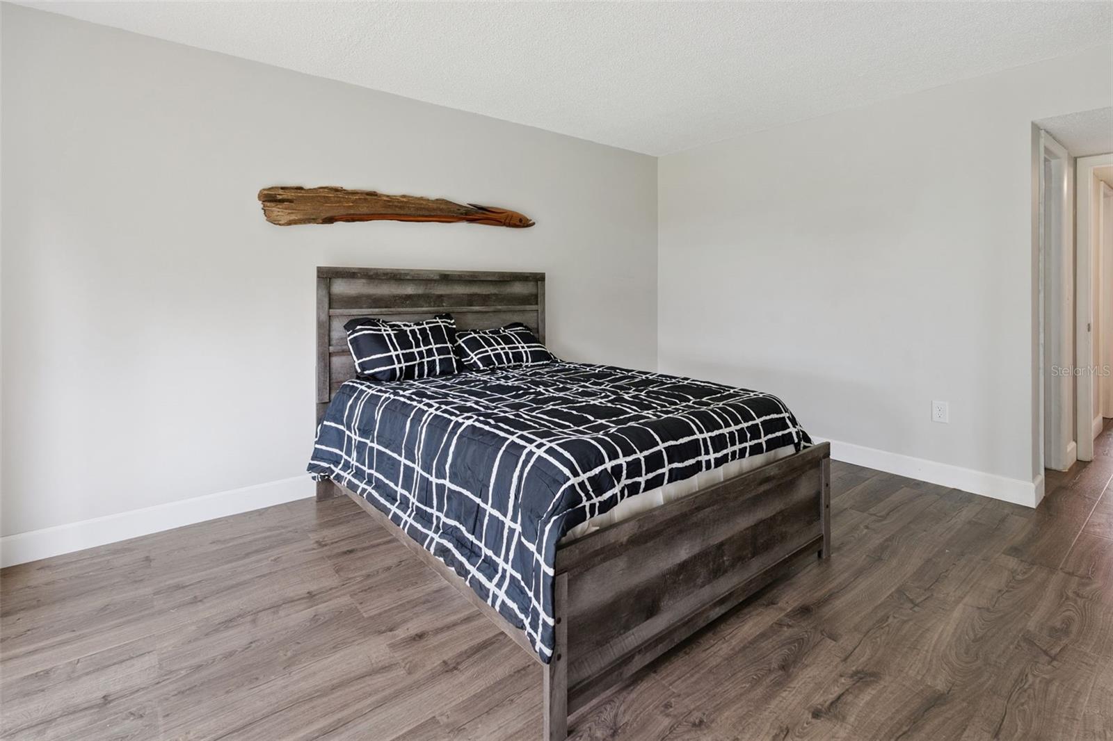 P4936783 Property Photo