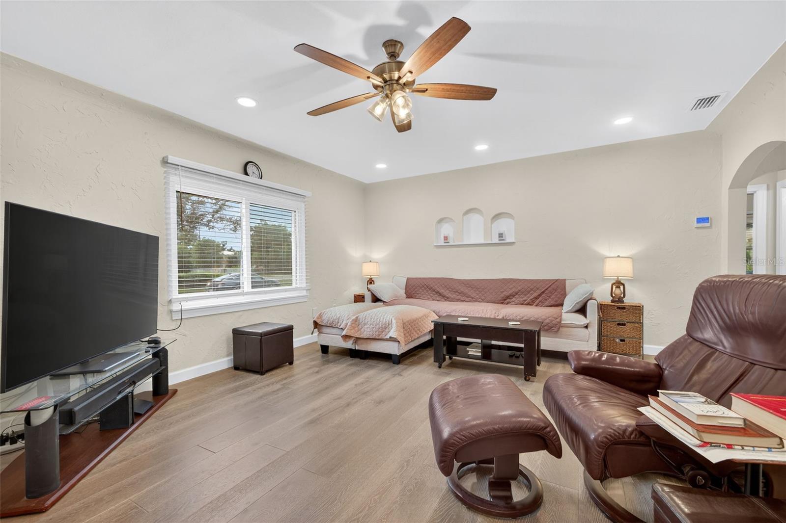 825 46TH ST N, ST PETERSBURG, FL, 33713