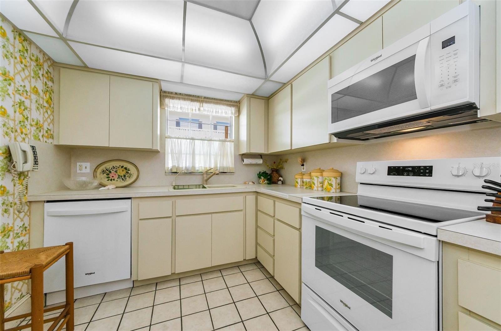 131 BLUFF VIEW DR #308, BELLEAIR BLUFFS, FL, 33770