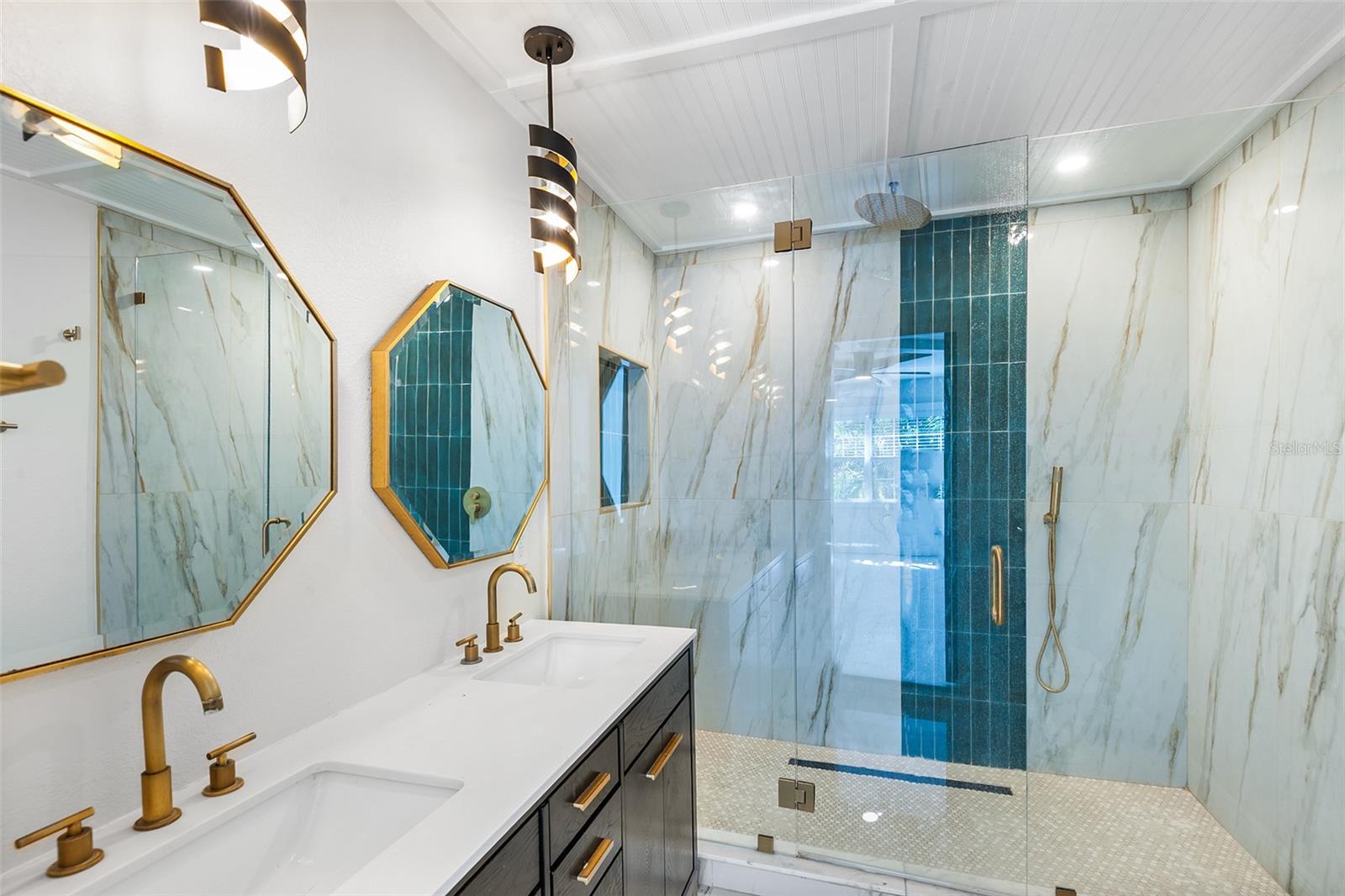 Primary En Suite Bath