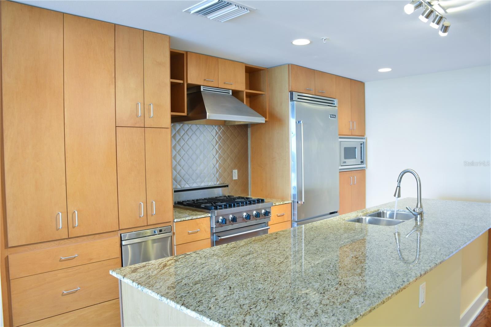 1208 E KENNEDY BLVD #724, TAMPA, FL, 33602