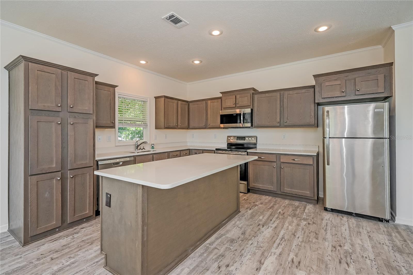 6737 48TH AVE N, ST PETERSBURG, FL, 33709