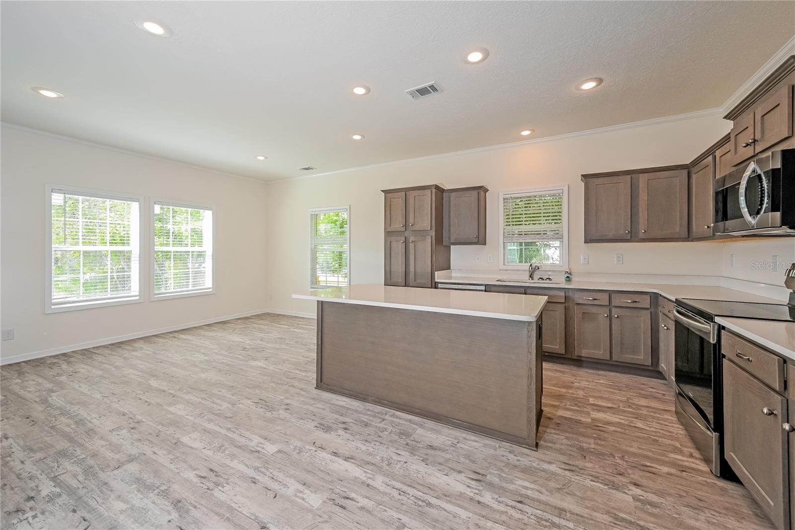 6737 48TH AVE N, ST PETERSBURG, FL, 33709