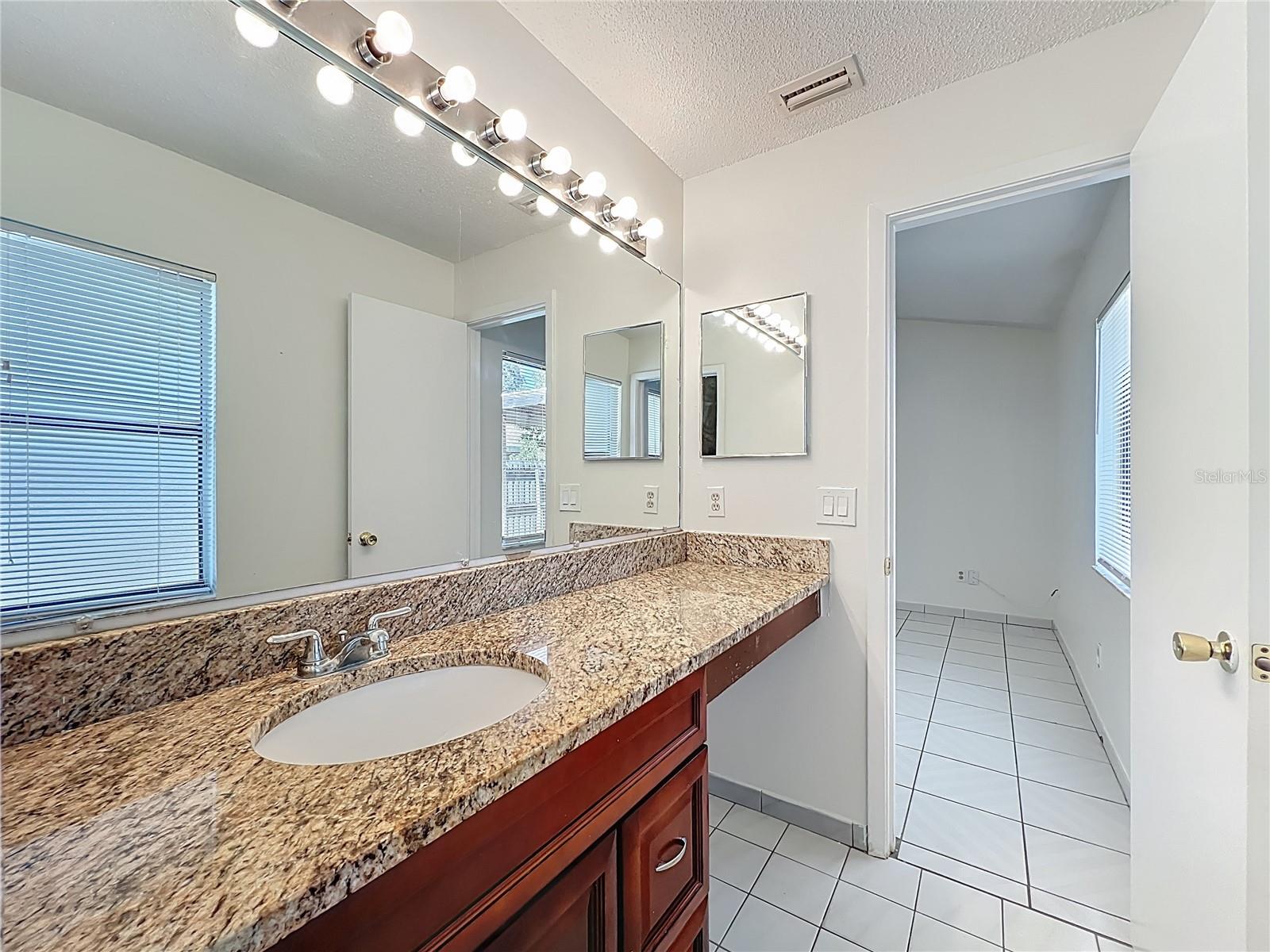 13131 LOS ANGELES WOODS LN LN, ORLANDO, FL, 32824