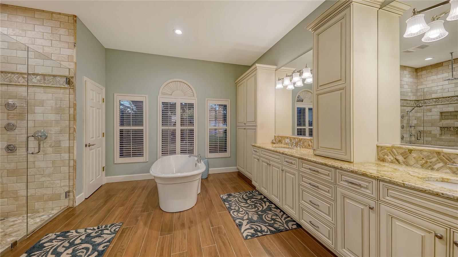 A4669348 Property Photo