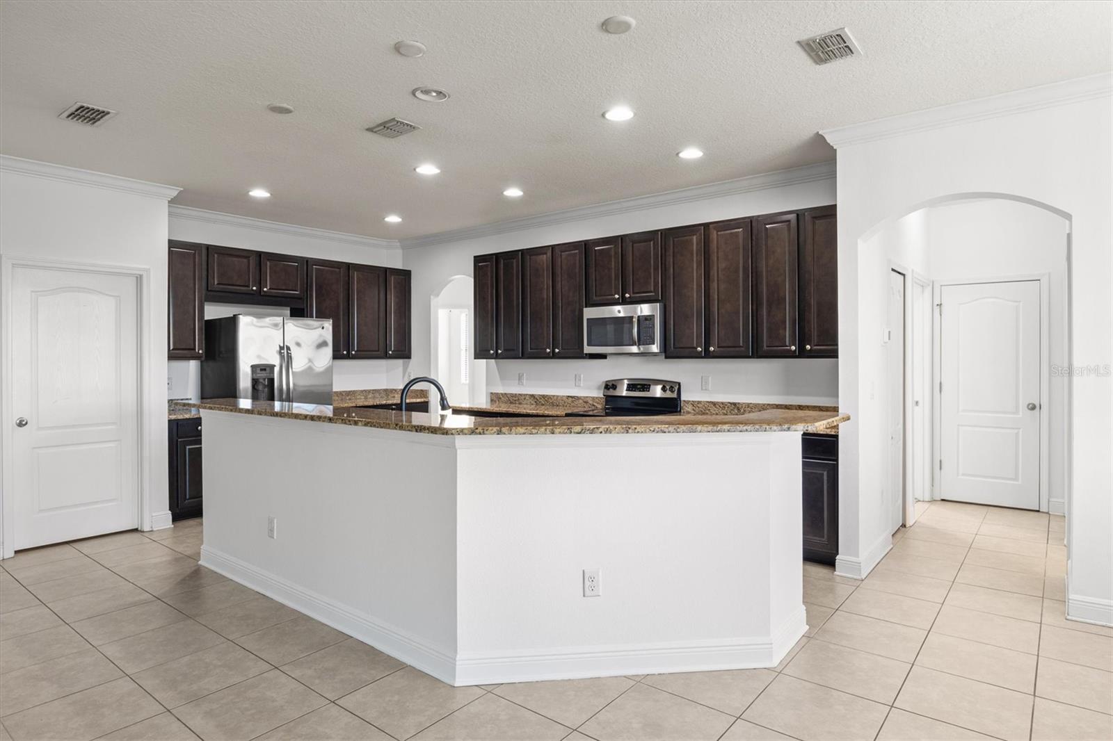 4056 SUNSET LAKE DR, LAKELAND, FL, 33810